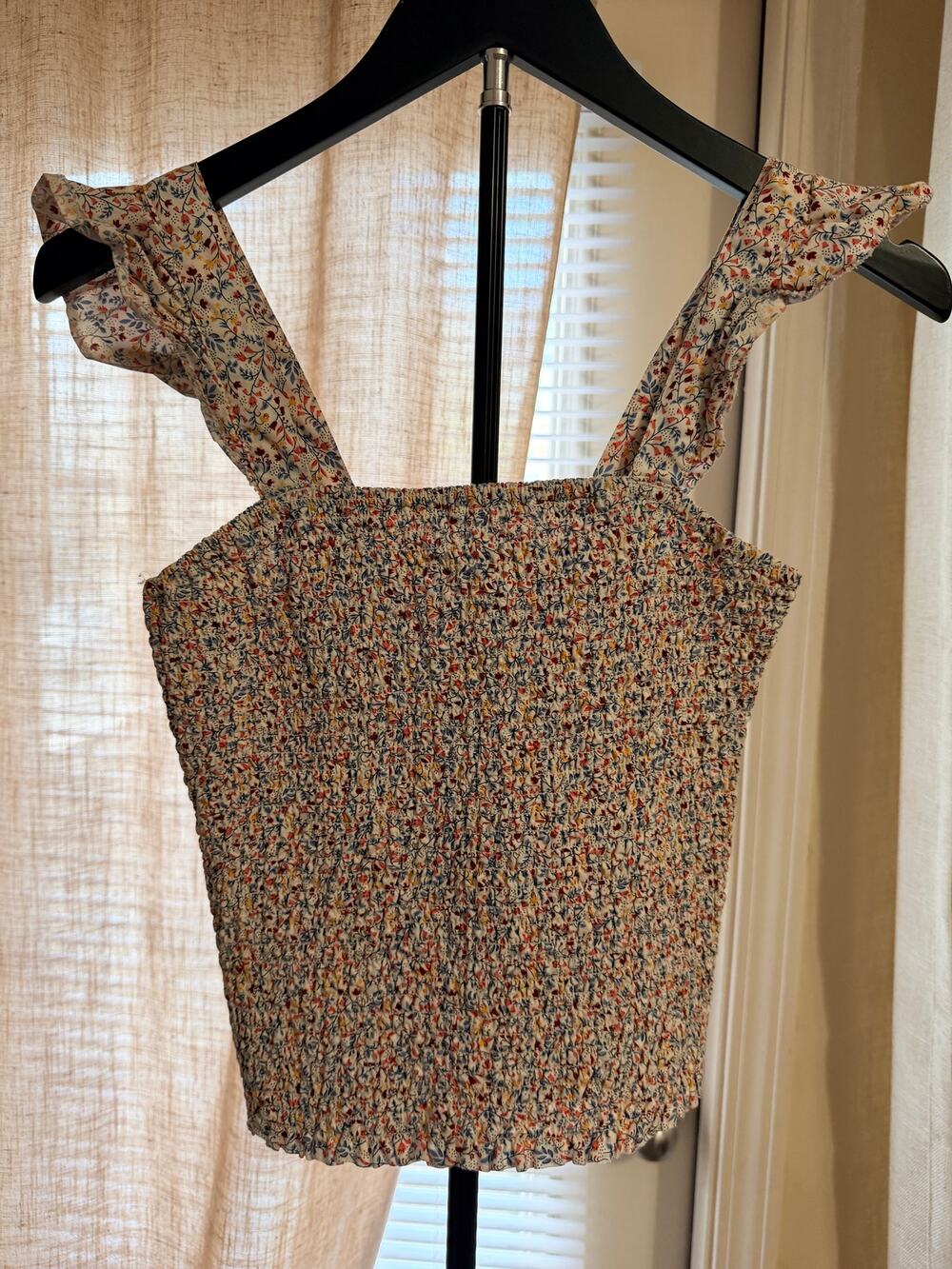 Old Navy ruffle sleeve halter top floral XS euc 100% cotton